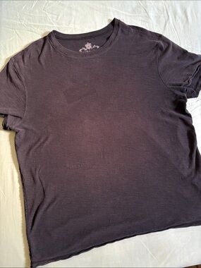 Helix Men's Distressed Short Sleeve Crew Tee in Dark Charcoal
